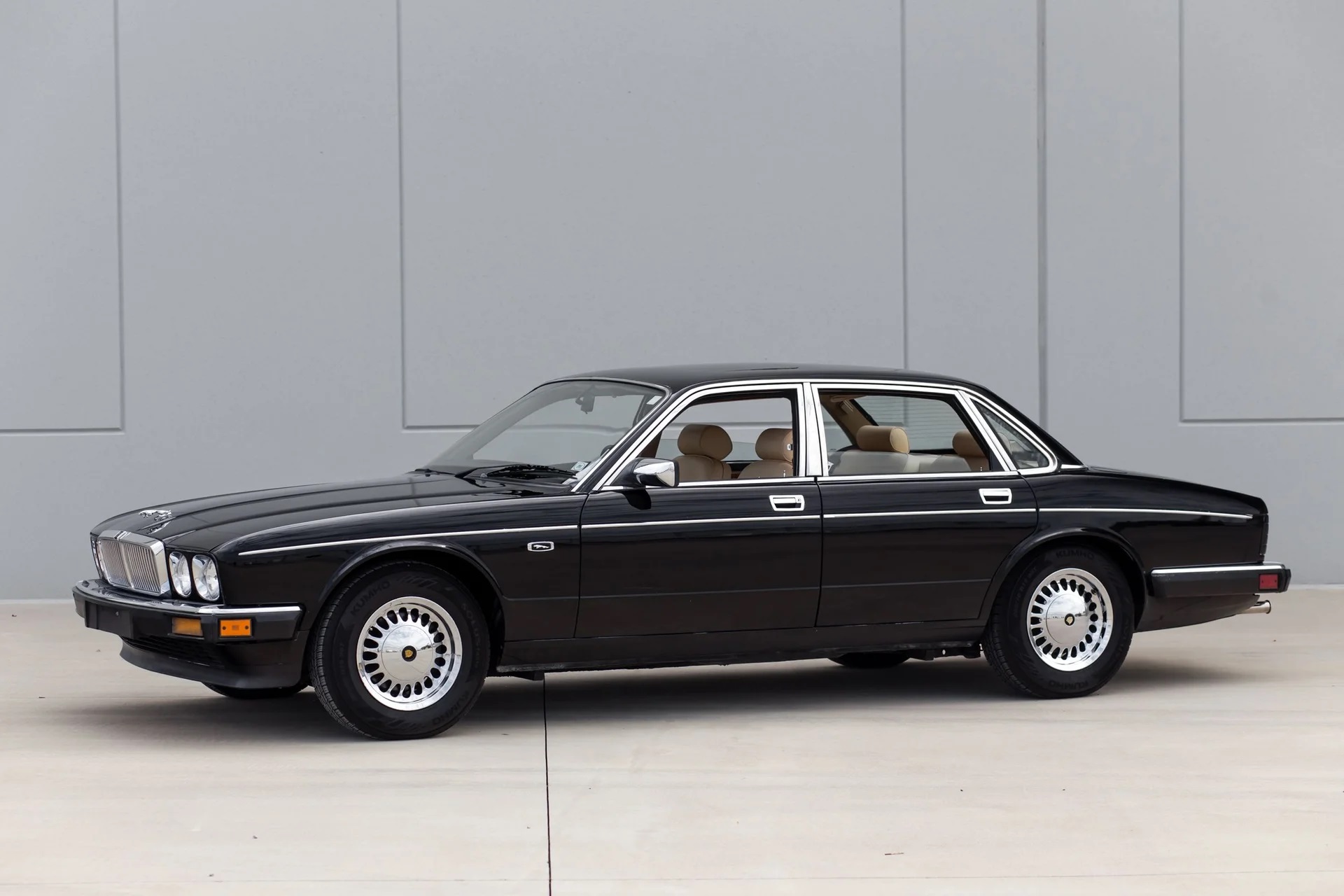 Image of Jaguar XJ40